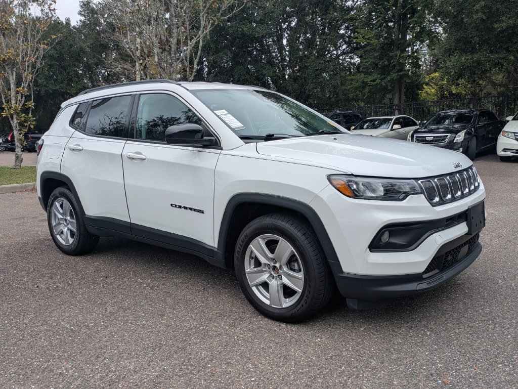 Used 2022 Jeep Compass Latitude FWD image 2