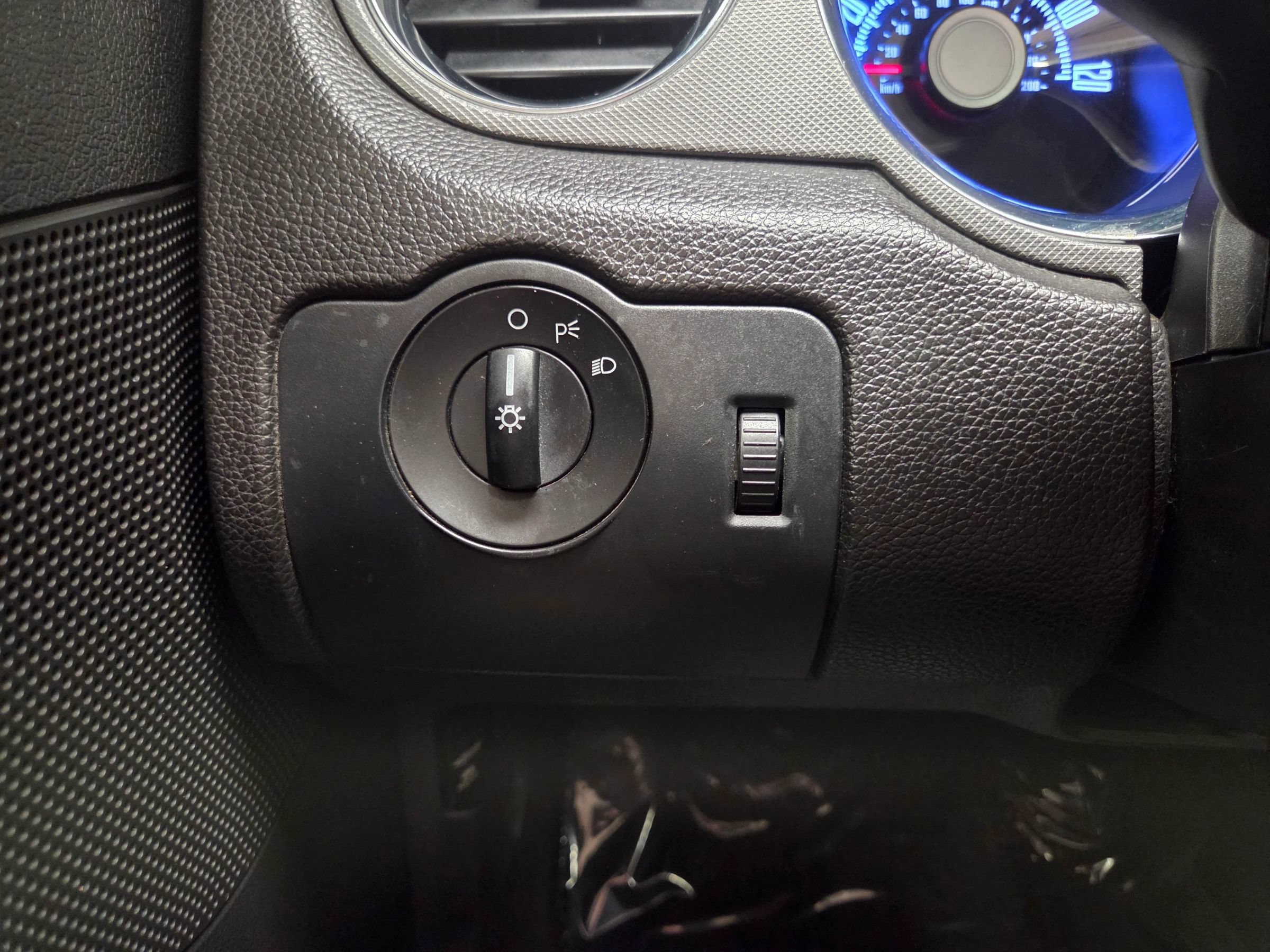 Used 2010 Ford Mustang Convertible RWD image 24