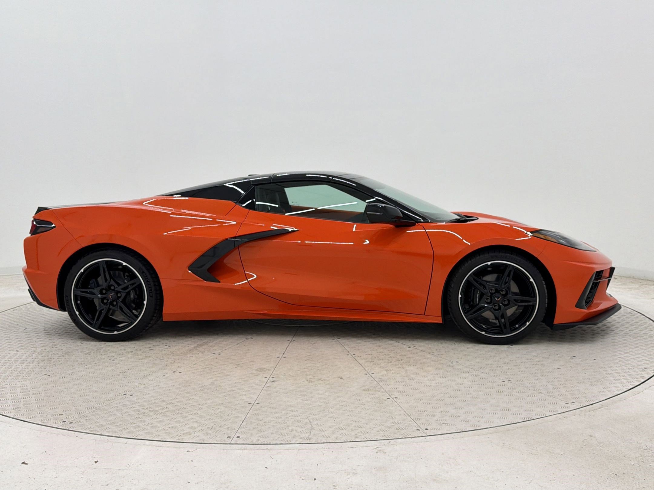 Used 2025 Chevrolet Corvette Stingray Premium Conv w/ Stealth Interior Trim Package RWD image 8