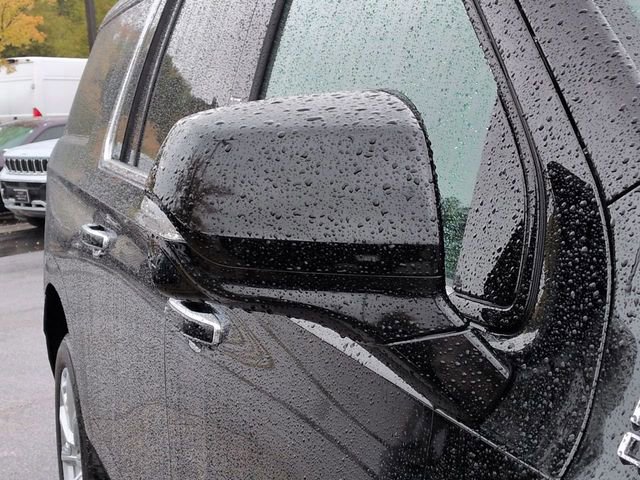 Used 2024 Chevrolet Suburban High Country image 12