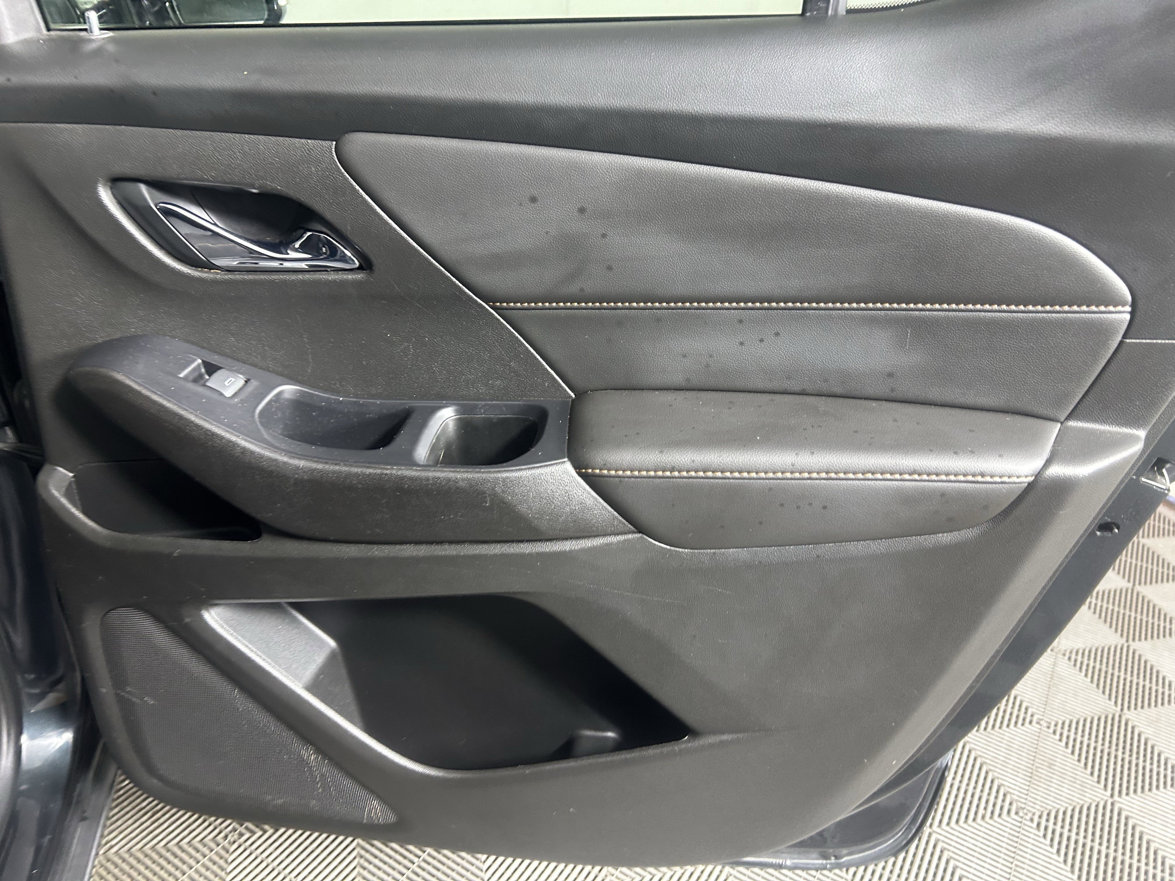 Used 2020 Chevrolet Traverse LT image 33