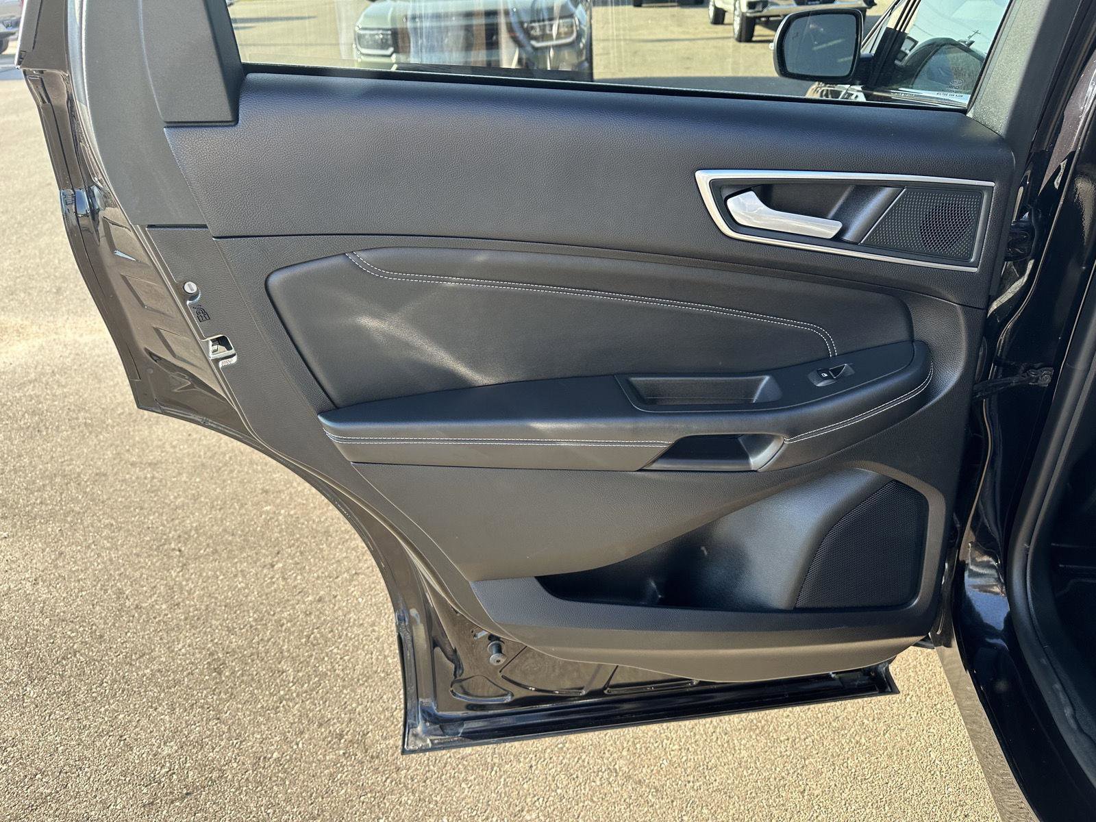 Used 2024 Ford Edge Titanium image 12