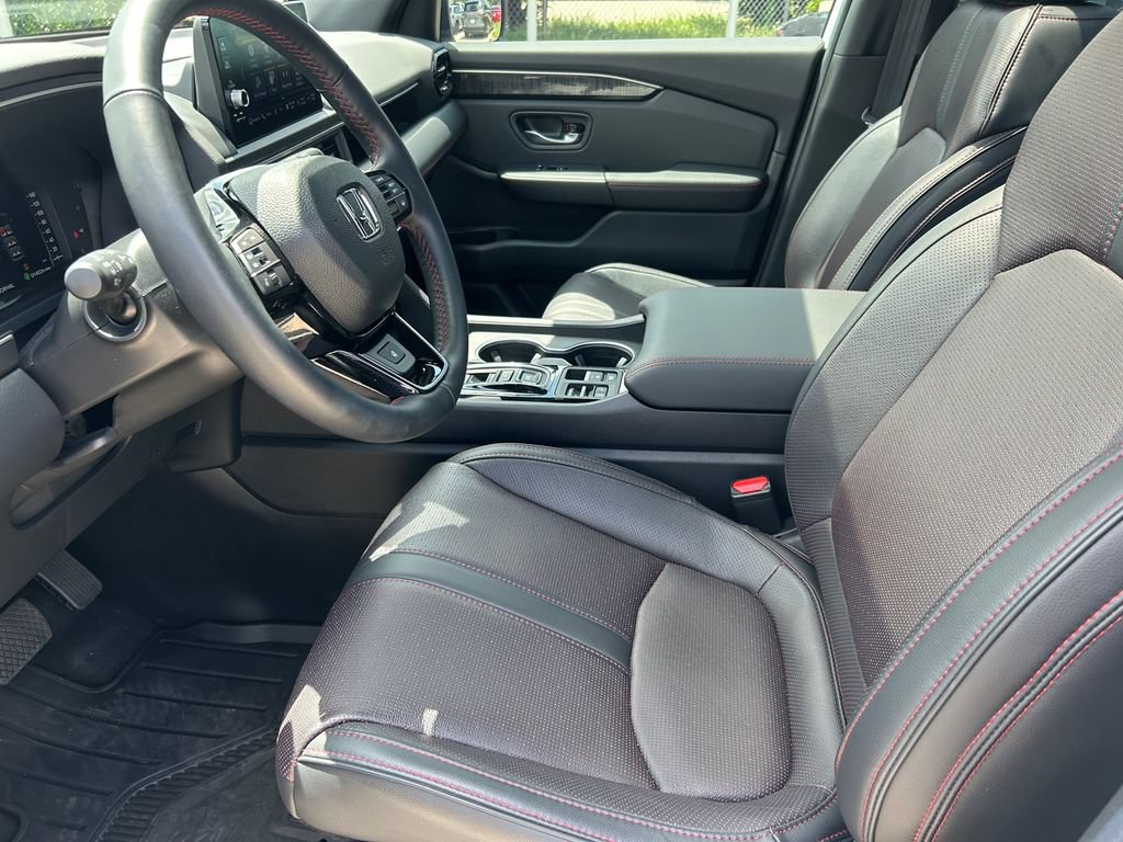 Used 2025 Honda Pilot Black Edition image 11
