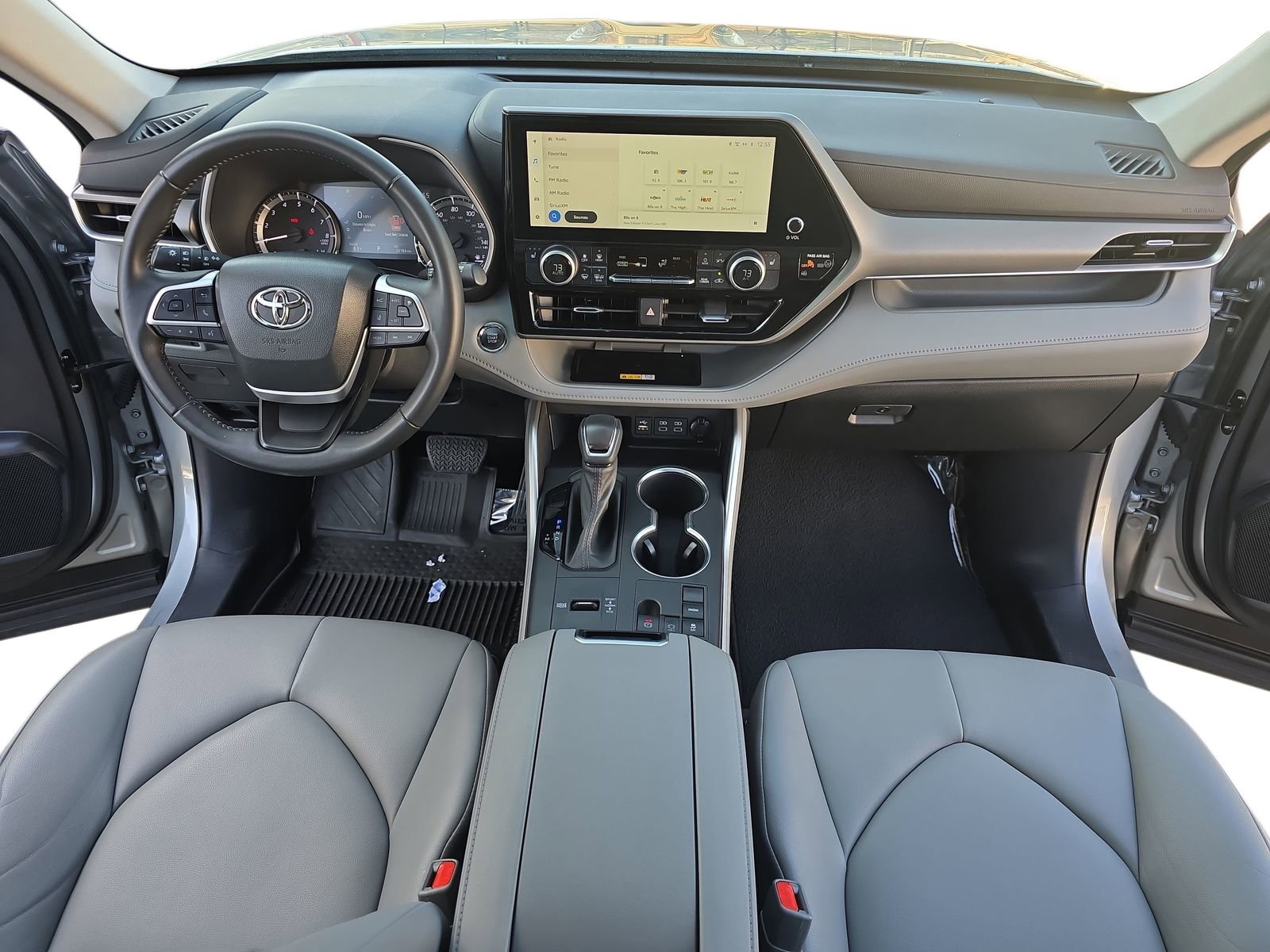 Used 2023 Toyota Highlander XLE image 15