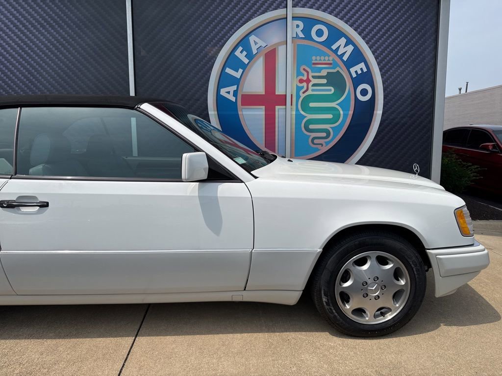Used 1995 Mercedes-Benz E 320 Convertible image 4