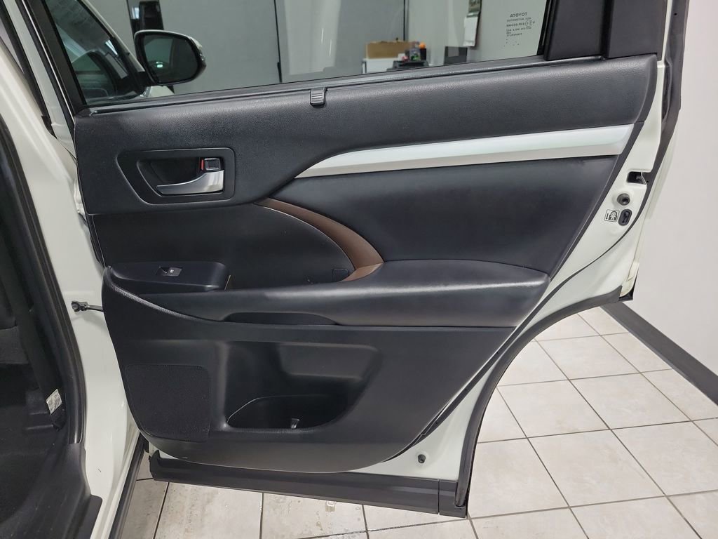 Used 2019 Toyota Highlander XLE image 15