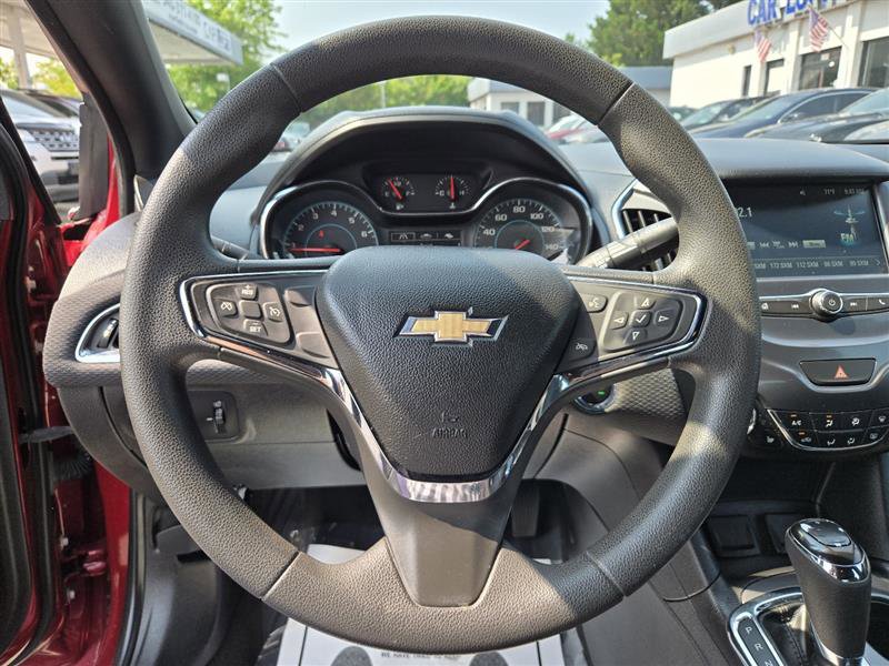 Used 2018 Chevrolet Cruze LT w/ Convenience Package image 17