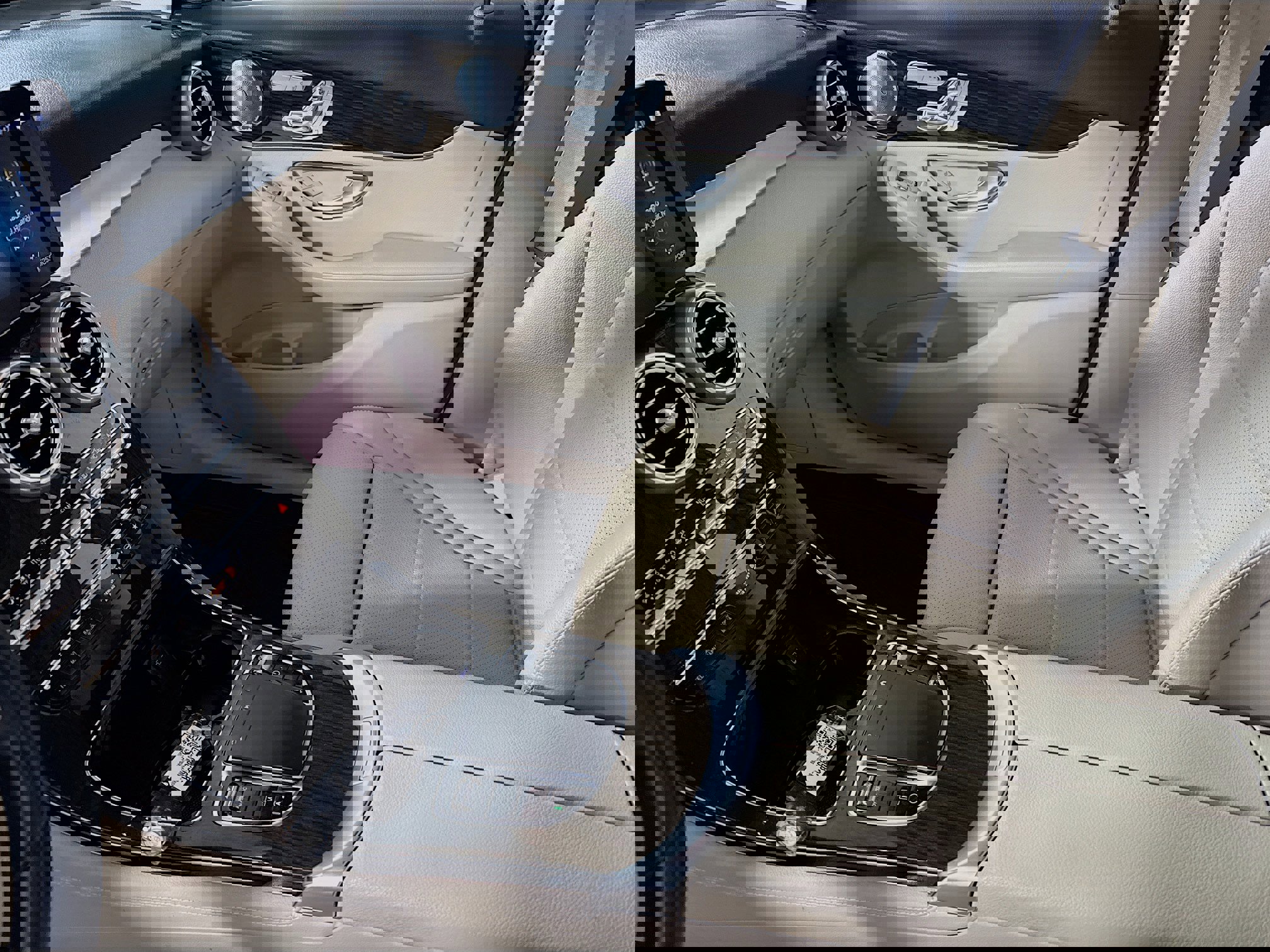 Used 2020 Mercedes-Benz GLC 300 4MATIC w/Navigation,Leather,Du image 26