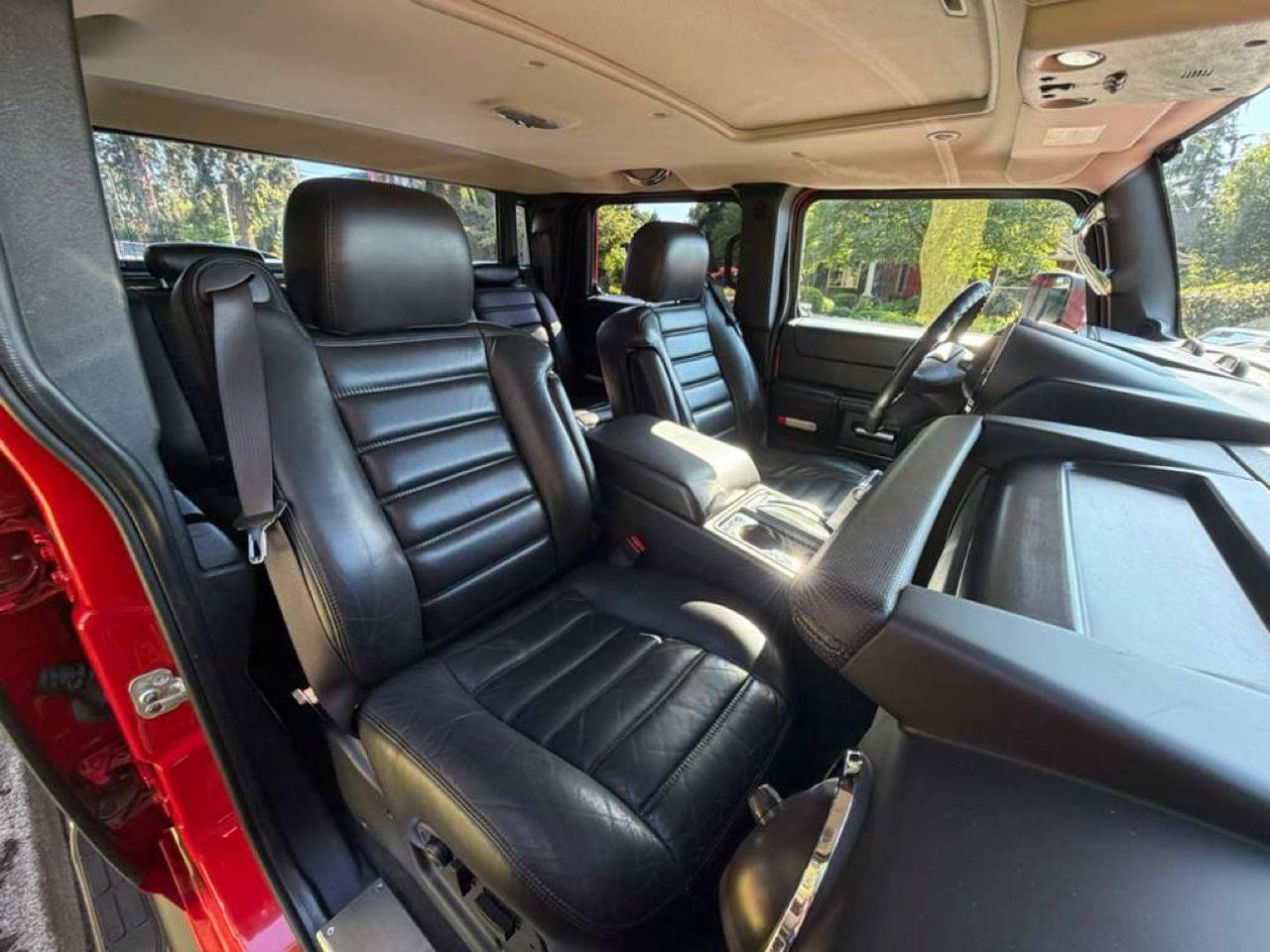 Used 2005 HUMMER H2 SUT w/ Preferred Equipment Group AWD/4WD image 25