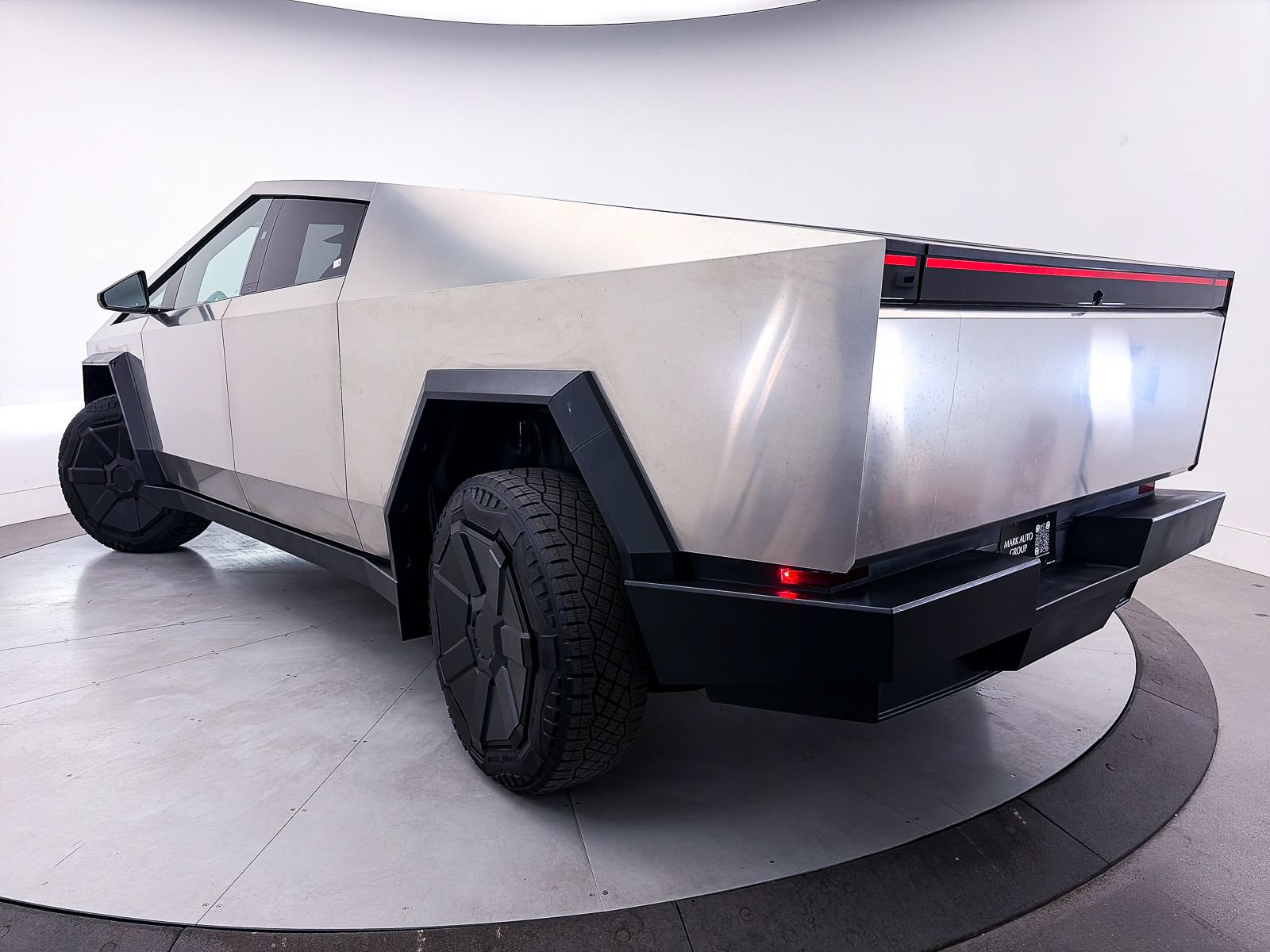 Used 2024 Tesla Cybertruck AWD Crew Cab image 2
