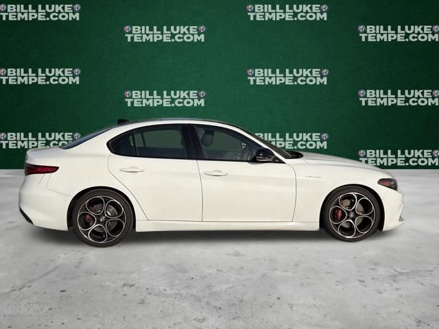 Used 2023 Alfa Romeo Giulia Veloce image 5