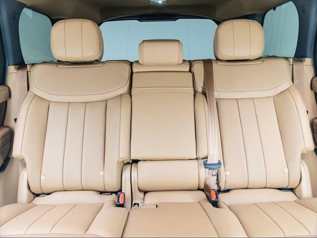 New 2026 Land Rover Range Rover Long Wheelbase SE AWD/4WD image 18
