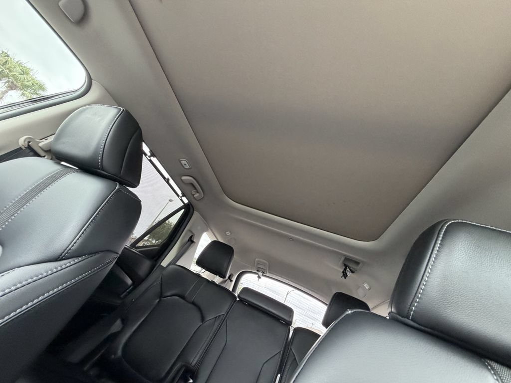 Used 2025 Honda Pilot Touring image 33