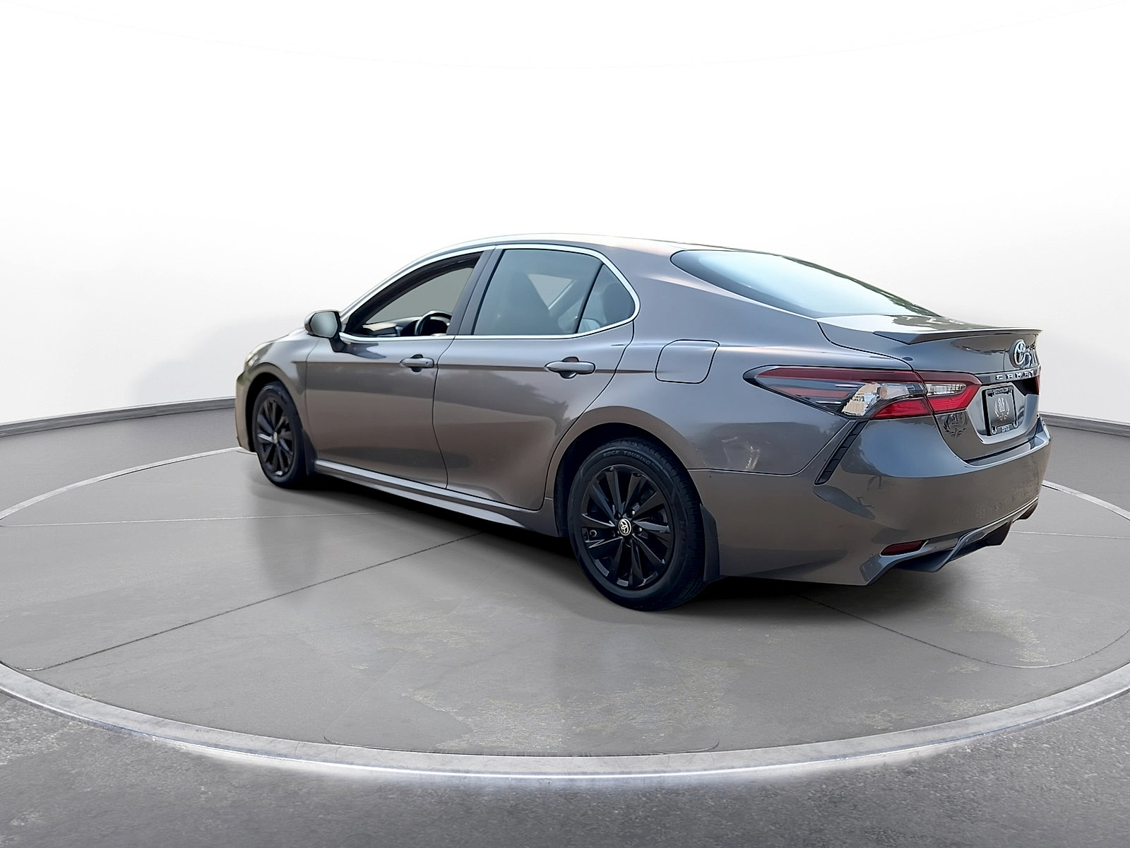 Used 2024 Toyota Camry SE FWD image 6