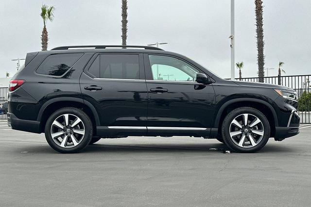 Used 2025 Honda Pilot Touring image 3