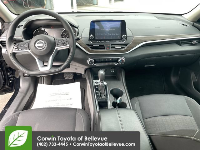 Used 2025 Nissan Altima 2.5 SV FWD image 12