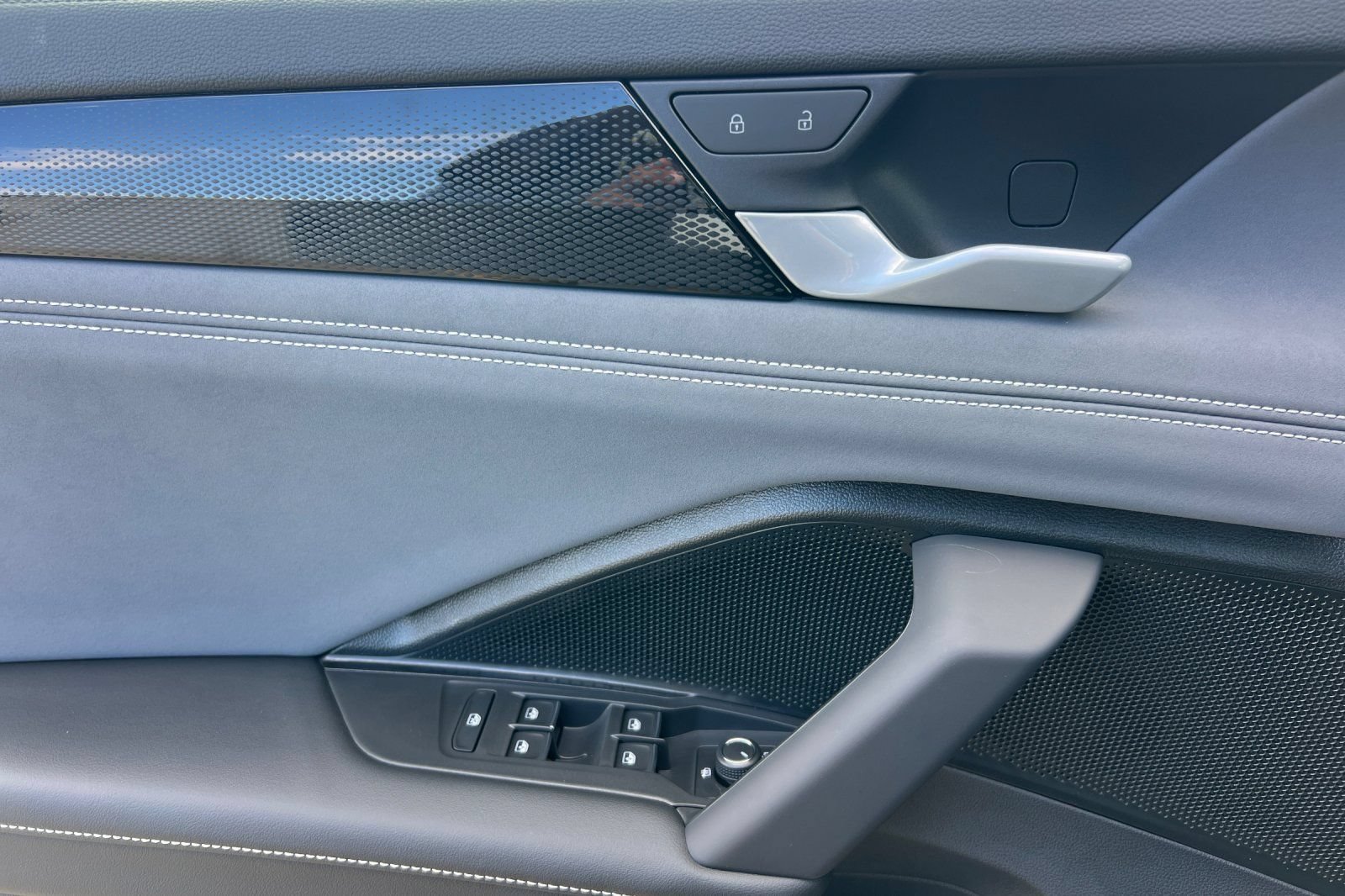 New 2026 Volkswagen Tiguan SE AWD/4WD image 11