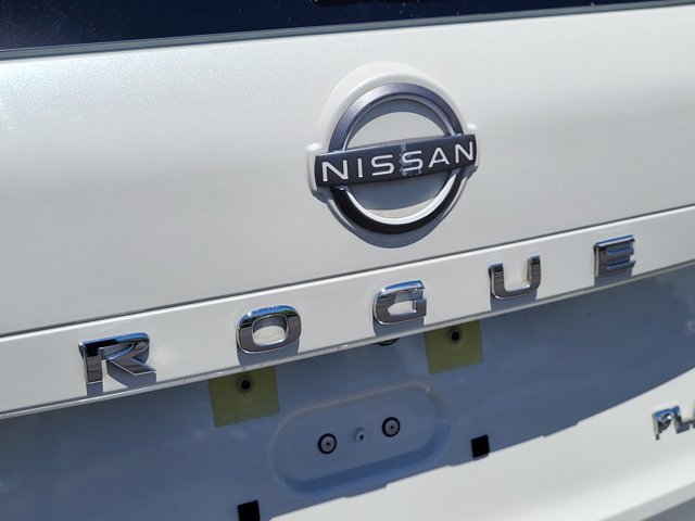 Certified 2023 Nissan Rogue Platinum w/ Platinum Premium Package FWD image 12