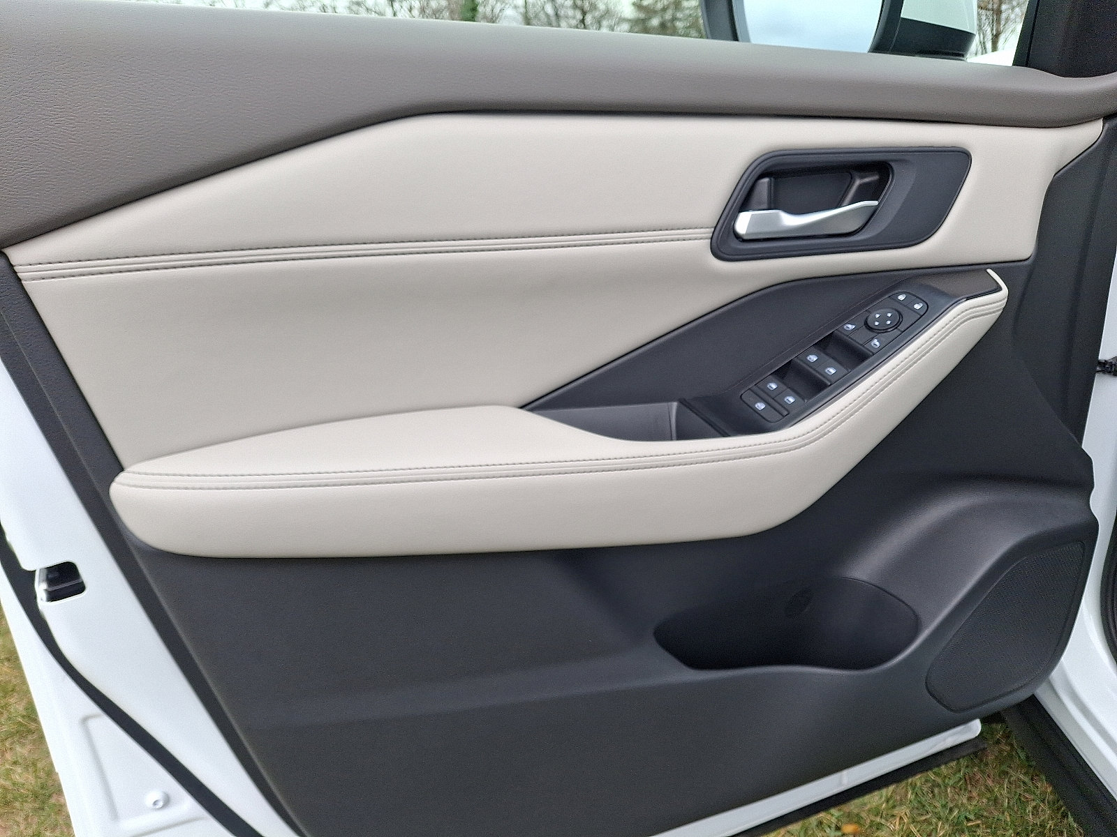 Used 2026 Nissan Rogue SV w/ SV Premium Package image 12