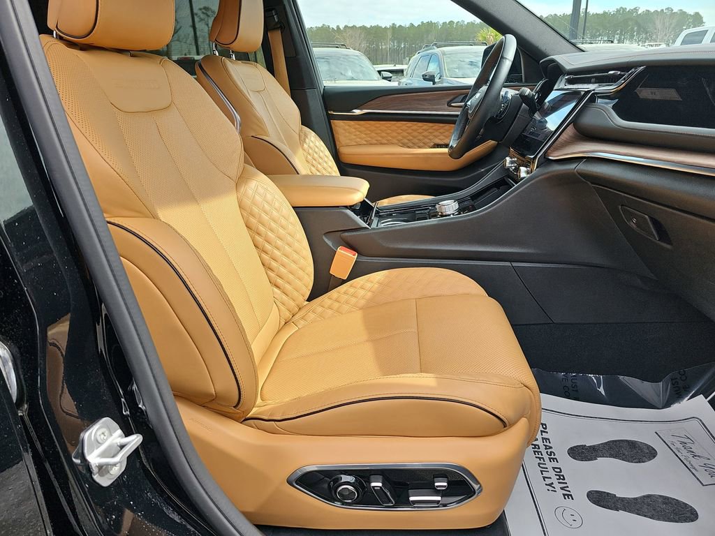 Used 2023 Jeep Grand Cherokee Summit w/ Luxury Tech Group V image 13