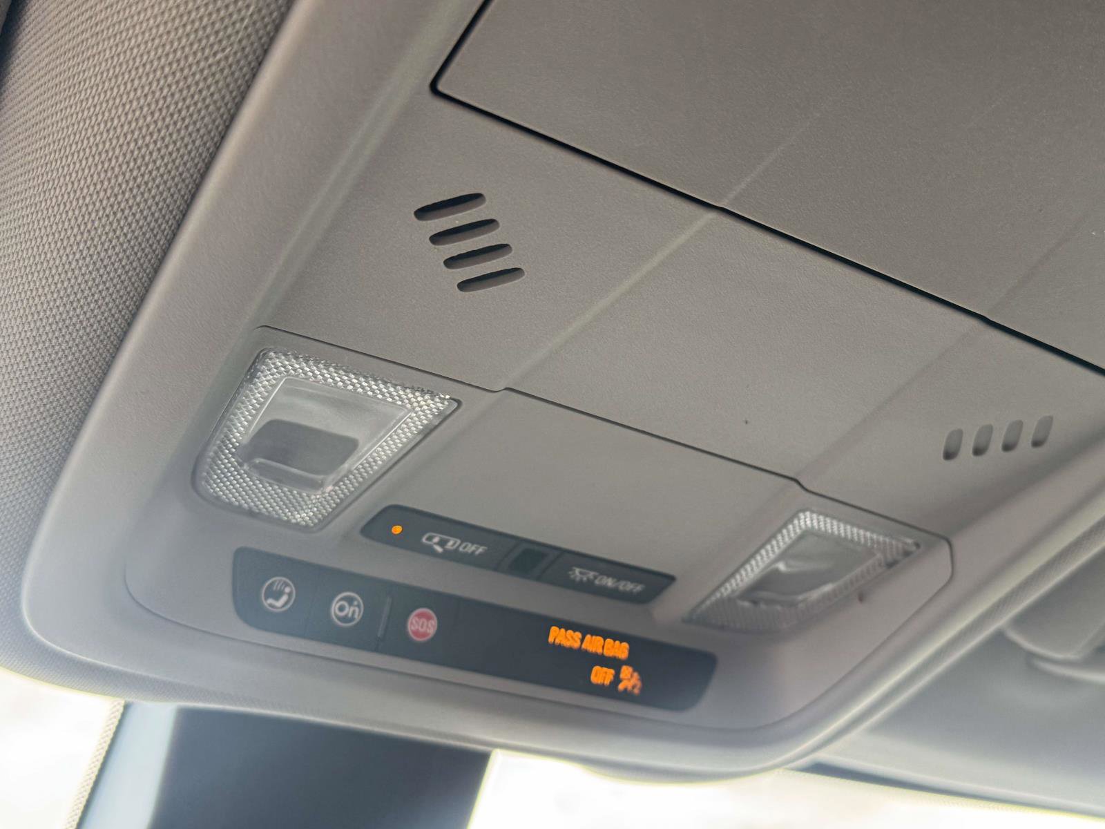 Used 2023 GMC Terrain SLE w/ Driver Convenience Package image 29