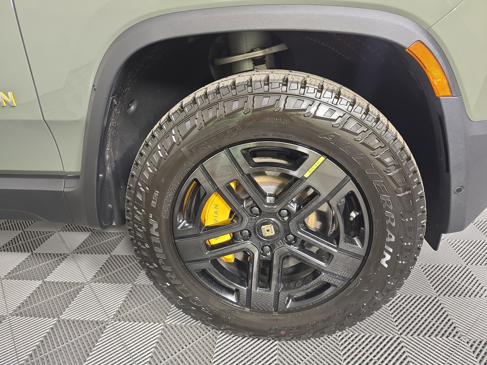 Used 2023 Rivian R1S Launch Edition image 11