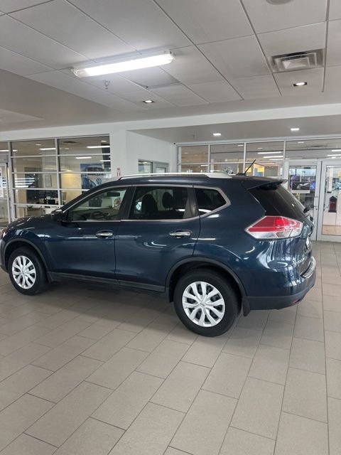 Used 2016 Nissan Rogue S w/ Appearance Package FWD image 17