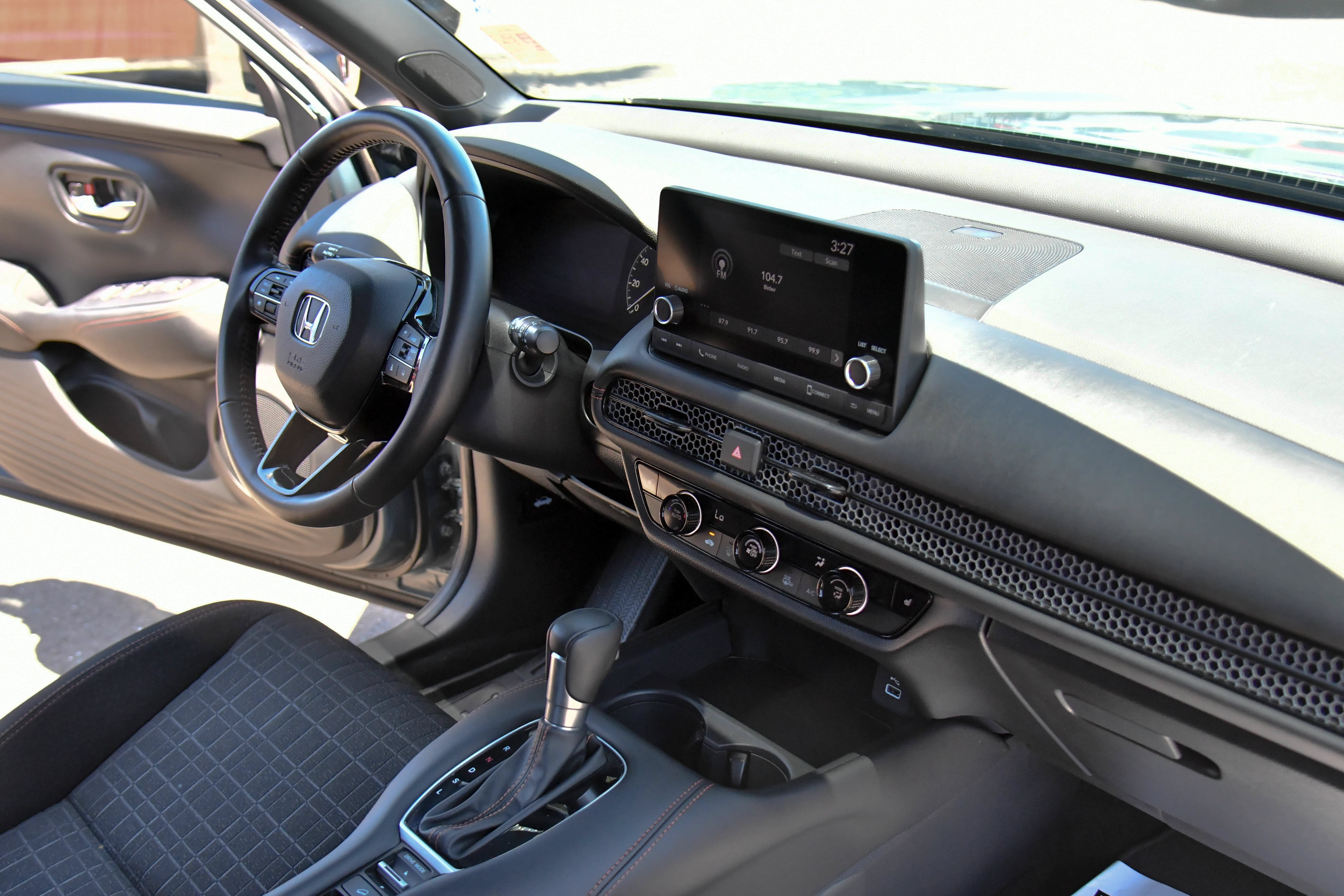 Used 2025 Honda HR-V Sport image 40