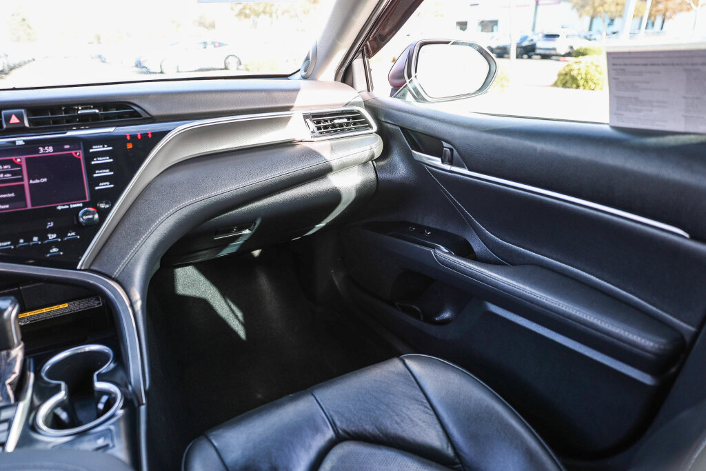 Used 2018 Toyota Camry XSE FWD image 5