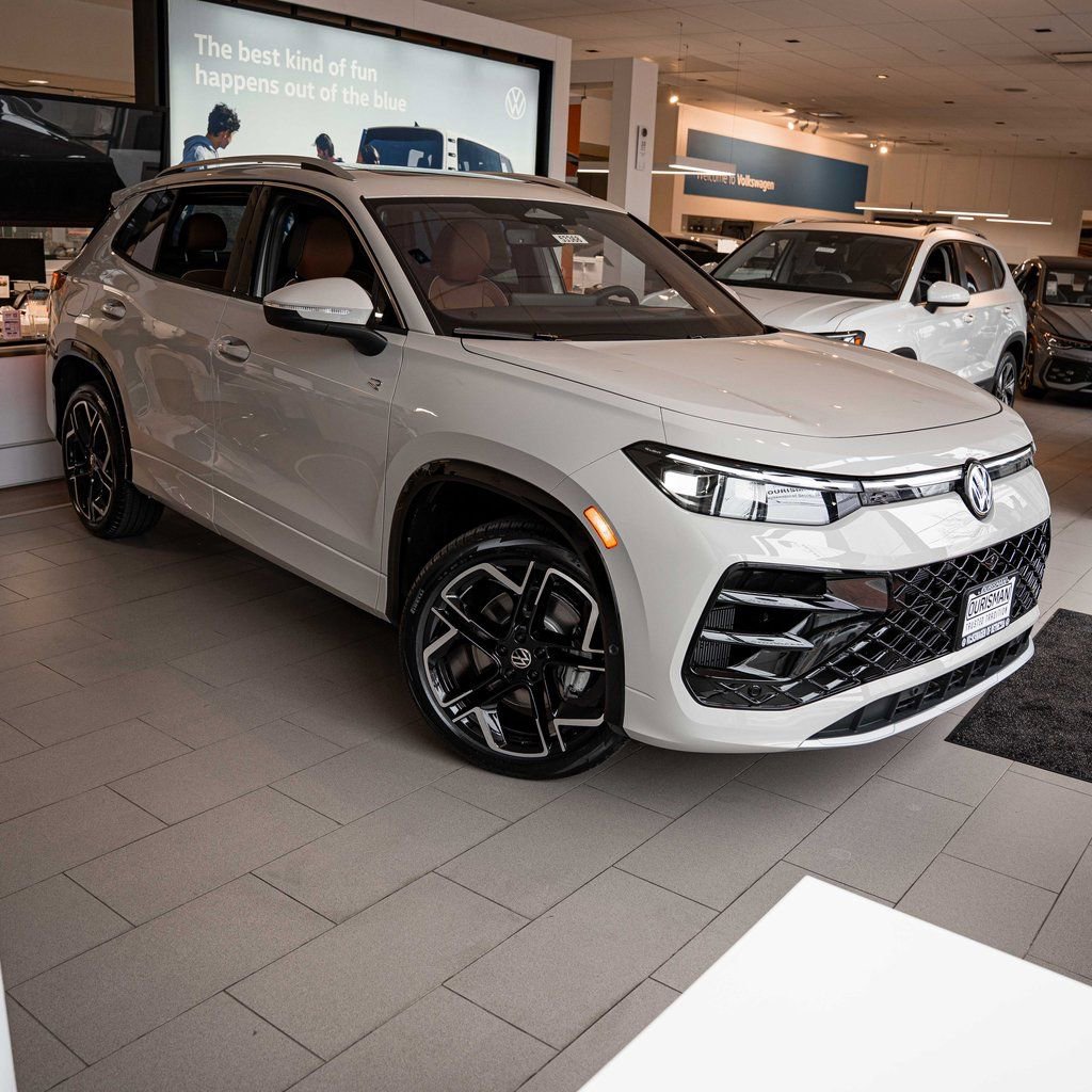 New 2026 Volkswagen Tiguan SEL R-Line image 1