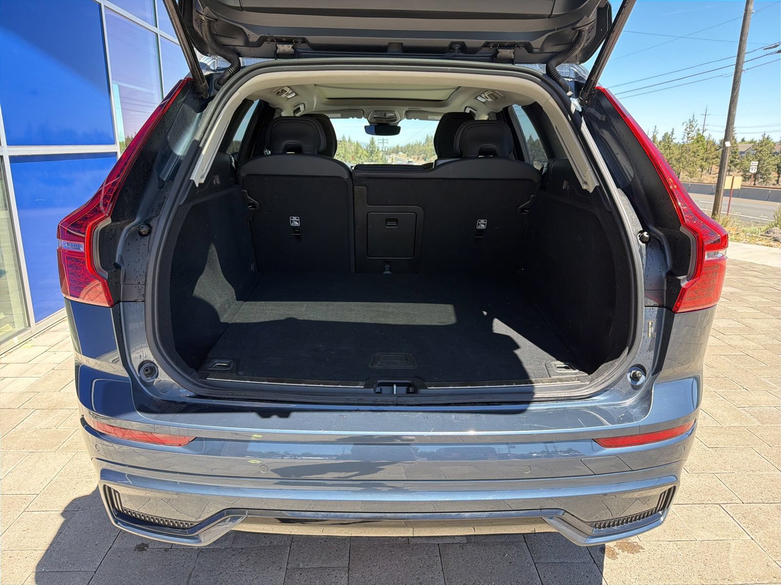 Used 2025 Volvo XC60 B5 Plus w/ Climate Package AWD/4WD image 9
