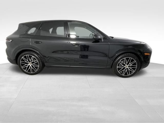 Used 2025 Porsche Cayenne image 10