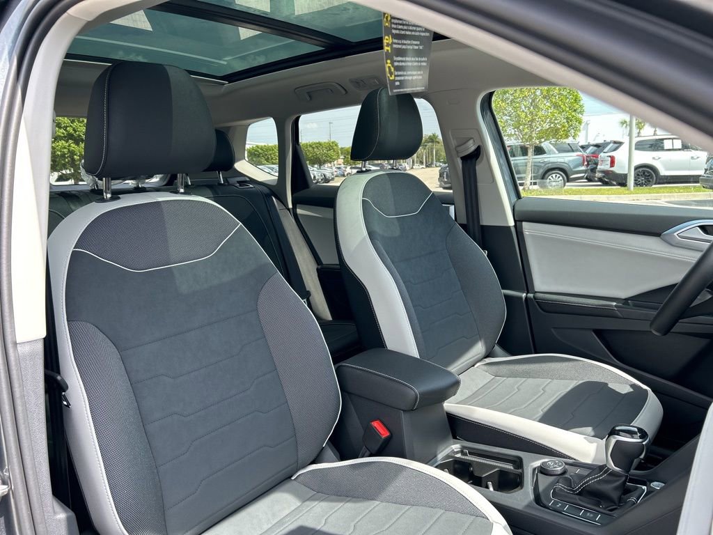 Used 2025 Volkswagen Taos SE image 39