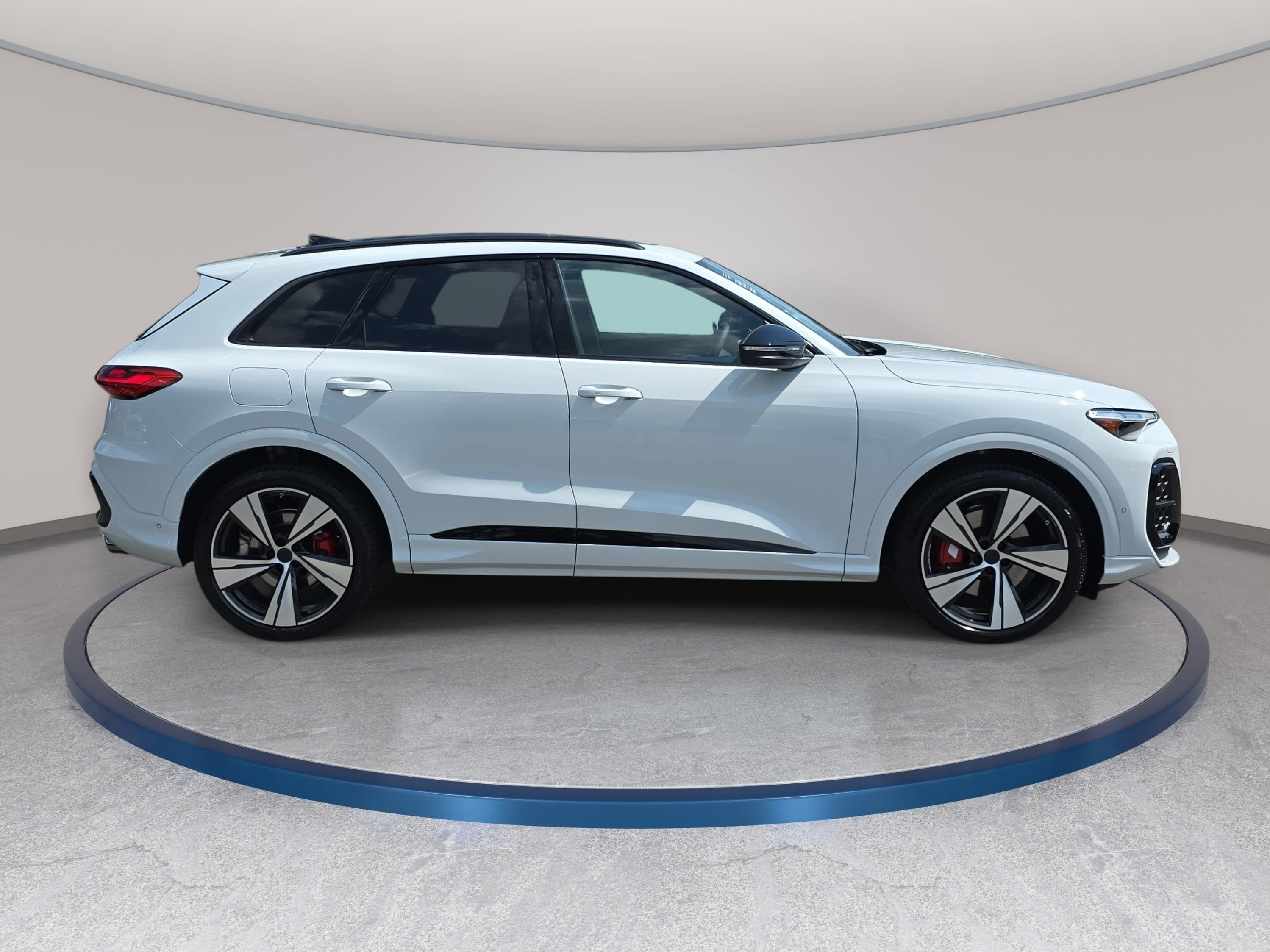 New 2026 Audi SQ5 Prestige AWD/4WD image 4