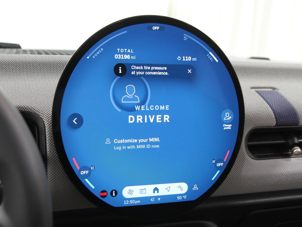 Certified 2025 MINI Cooper 4-Door Hardtop image 8