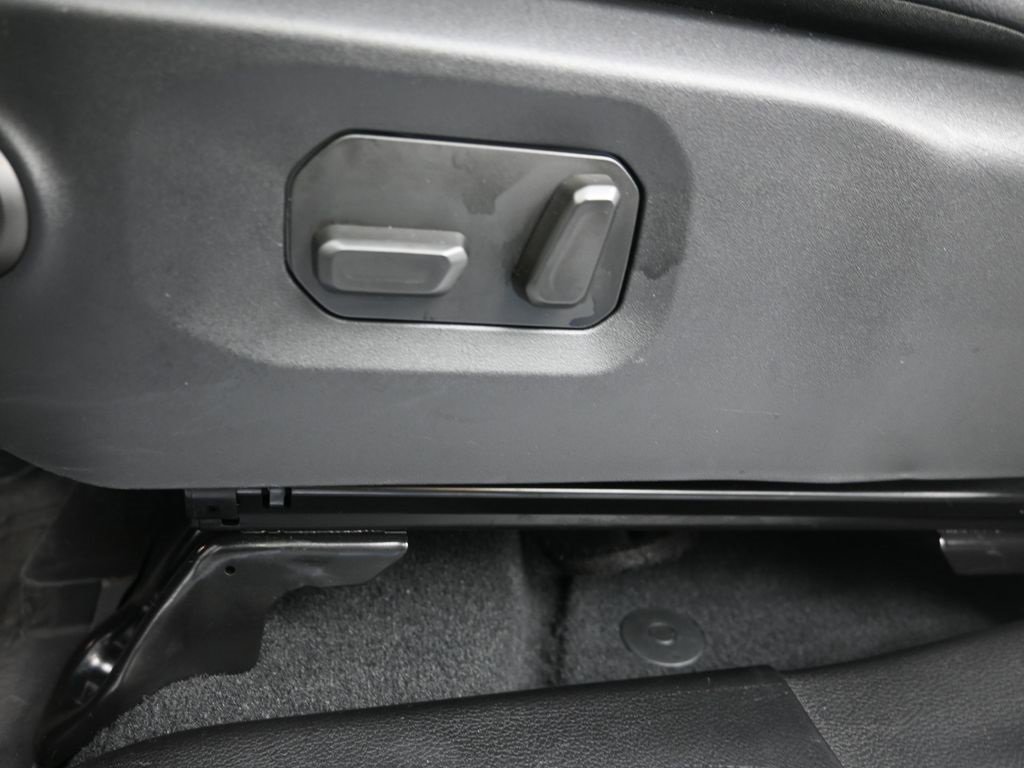 Used 2024 Jeep Wrangler Unlimited Sahara w/ Safety Group image 16