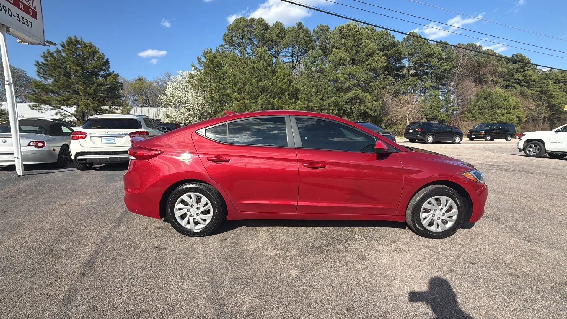Used 2017 Hyundai Elantra SE image 2