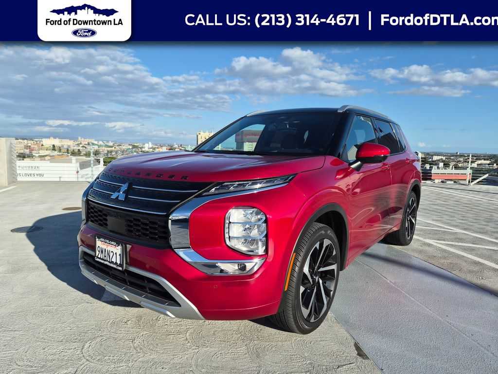 Used 2023 Mitsubishi Outlander SEL image 1