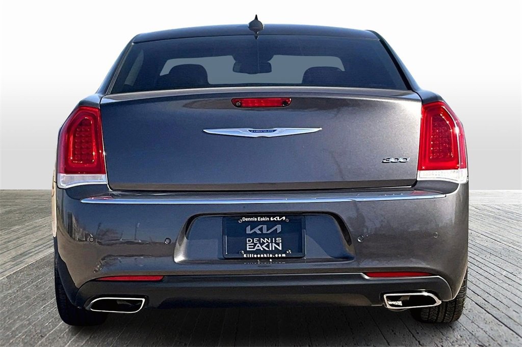 Used 2021 Chrysler 300 Touring L image 4