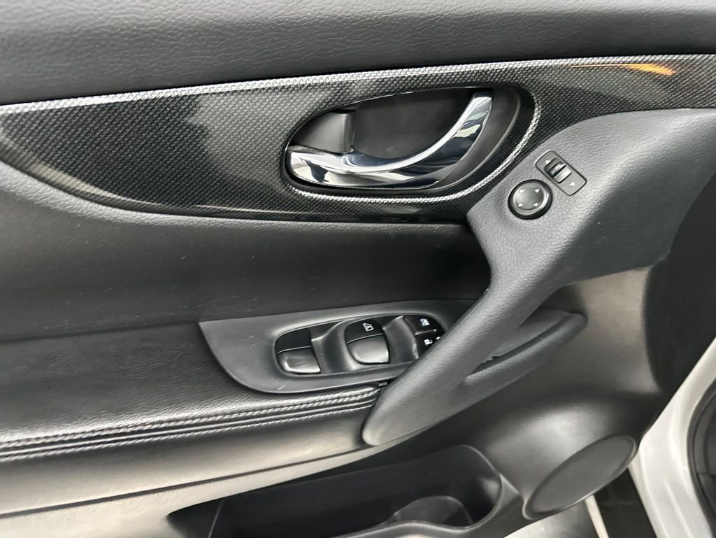 Used 2015 Nissan Rogue SL w/ SL Premium Package FWD image 10
