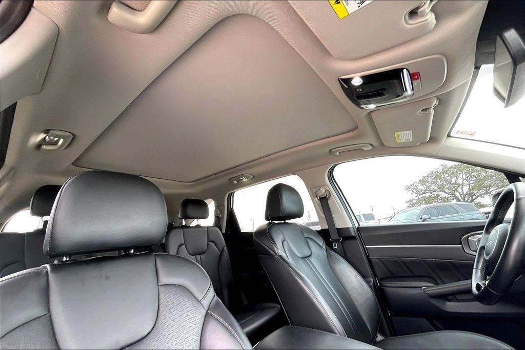 Used 2023 Kia Sorento SX image 28