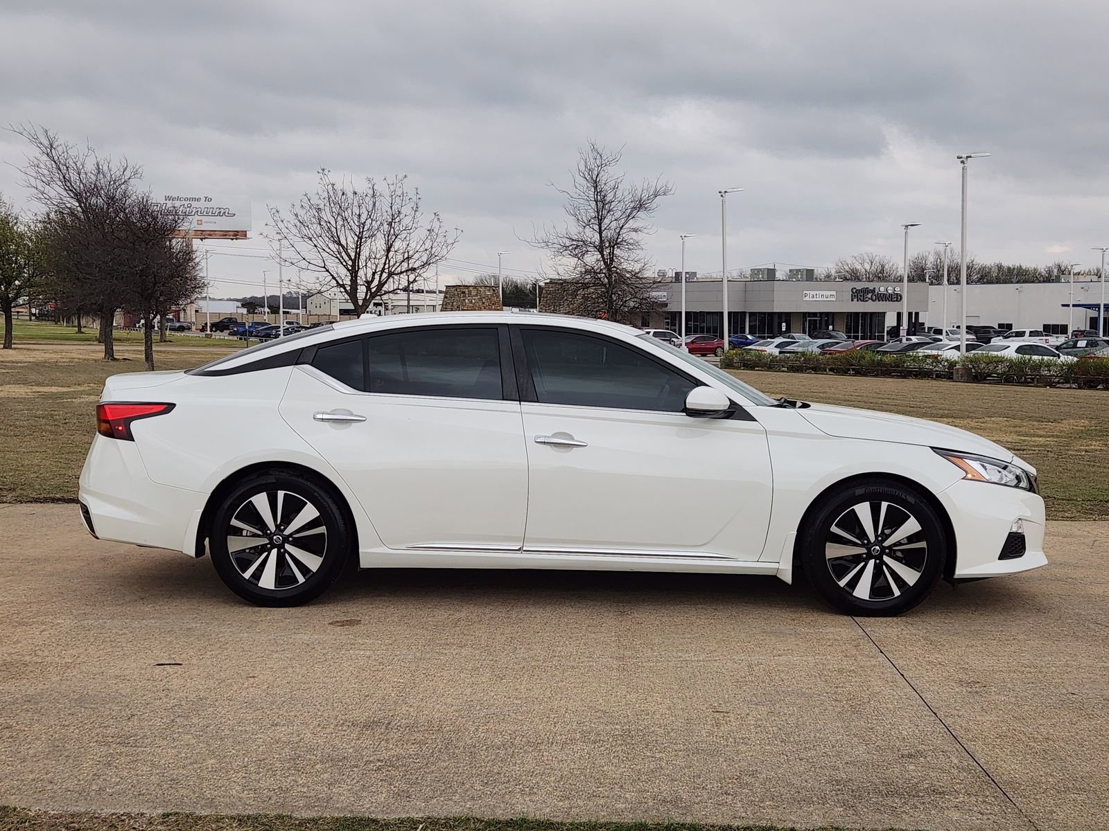 Used 2022 Nissan Altima 2.5 SV w/ SV Premium Package image 7