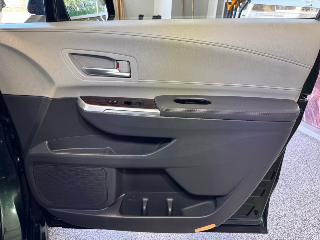 Used 2024 Toyota Sienna XLE image 53