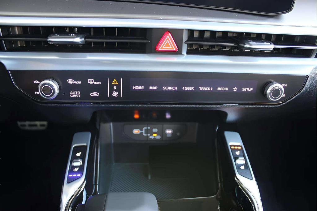 New 2025 Kia Sorento SX image 18