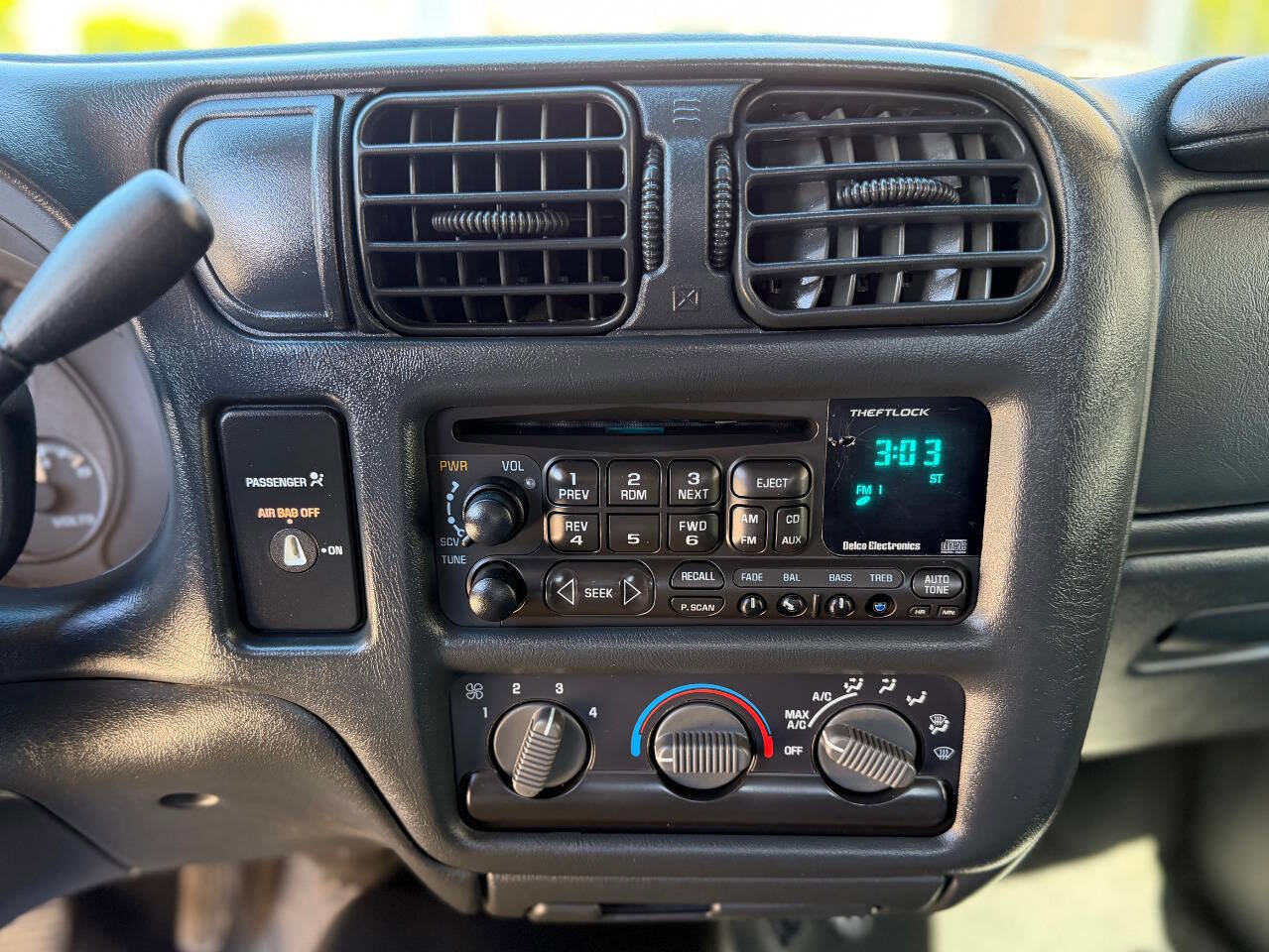 Used 2000 Chevrolet S10 Pickup LS w/ Preferred Equipment Group RWD image 19