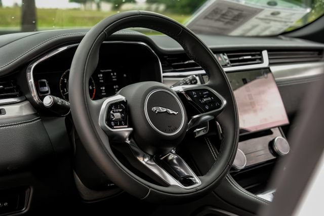 Used 2026 Jaguar F-PACE R-Dynamic S AWD/4WD image 19