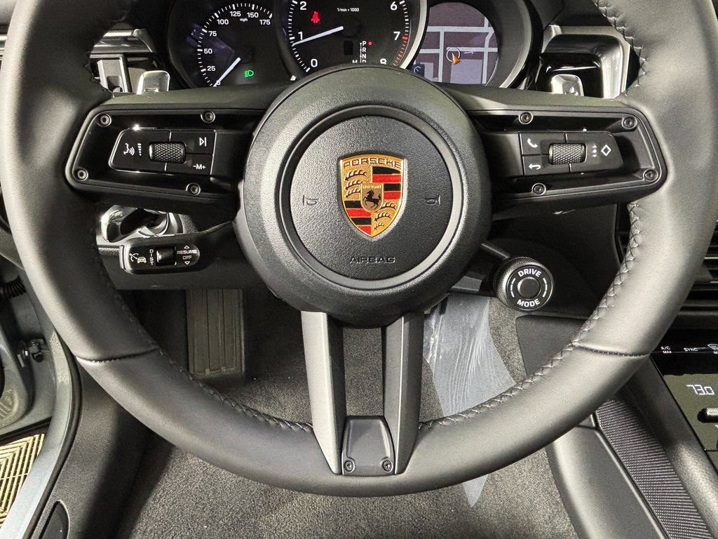 Certified 2026 Porsche Macan AWD/4WD image 22