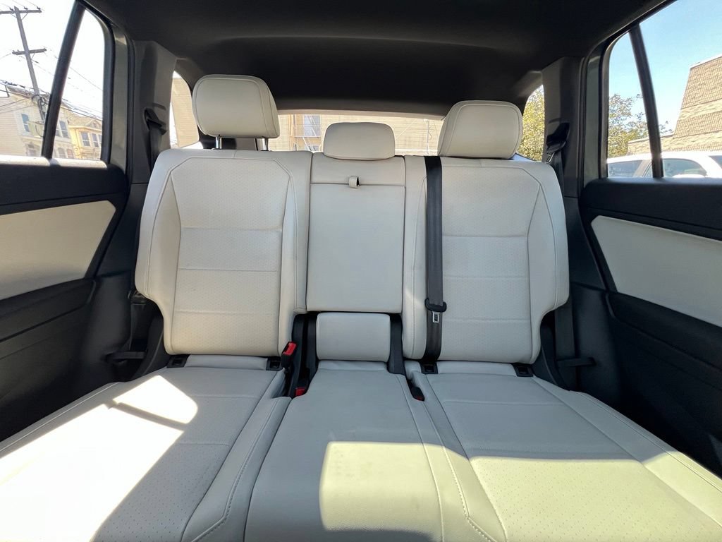 Used 2020 Volkswagen Tiguan SE R-Line AWD/4WD image 17