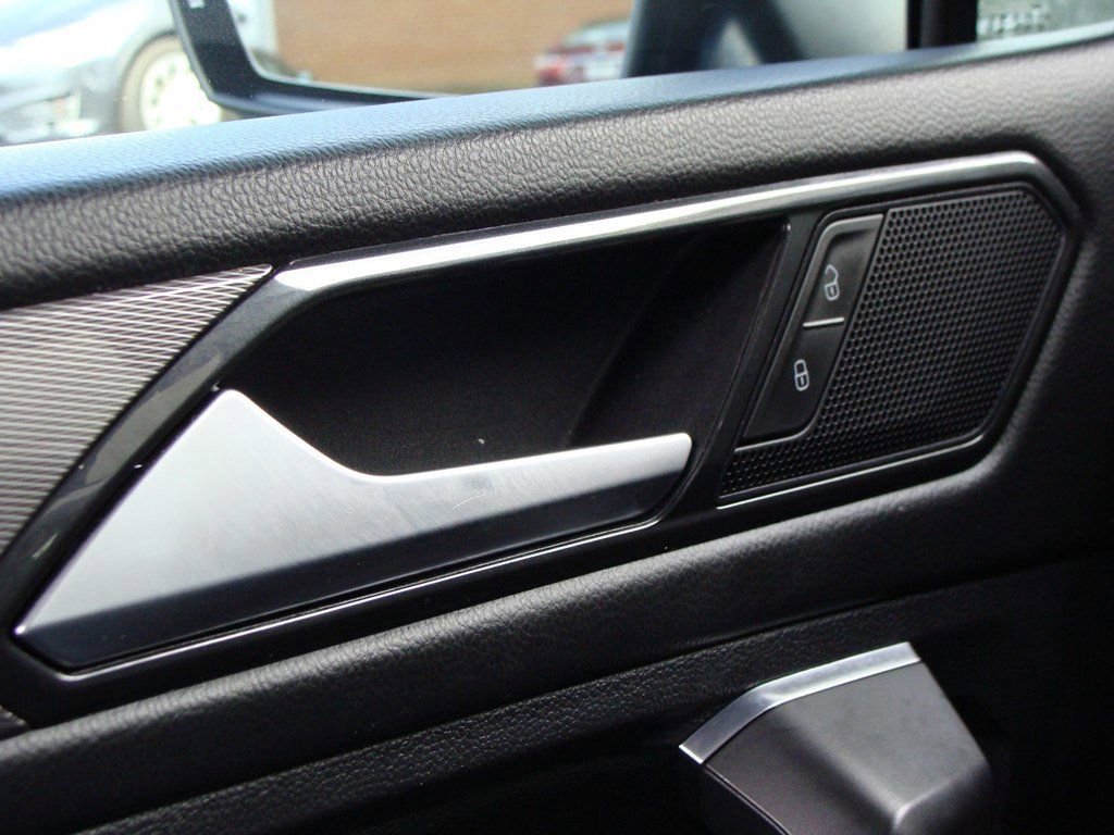 Used 2023 Volkswagen Tiguan SE image 28