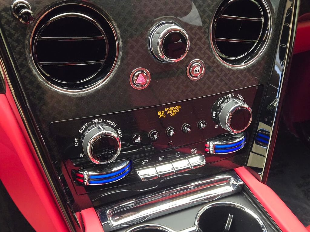 Certified 2022 Rolls-Royce Cullinan Black Badge w/ Dark Exterior Package image 38